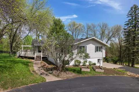 2211 Lenwood Dr SW, Rochester, MN 55902