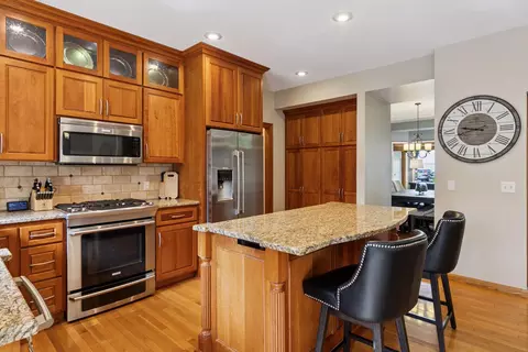 3838 Bridgewater Dr, Eagan, MN 55123 photo 15