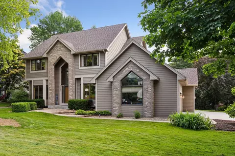 3838 Bridgewater Dr, Eagan, MN 55123 photo 2
