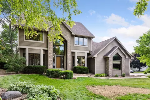 3838 Bridgewater Dr, Eagan, MN 55123