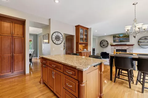 3838 Bridgewater Dr, Eagan, MN 55123 photo 18