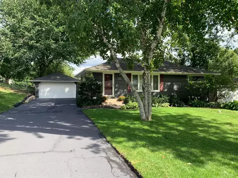 1435 Ford Rd, Hopkins, MN 55305