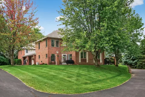1404 Hunter Hill Rd, Hudson, WI 54016