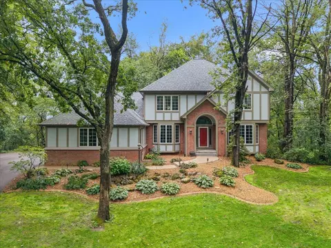 855 Midwest Trl N, Lake Elmo, MN 55042