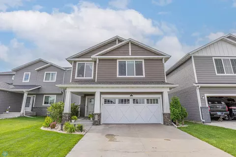 1113 Albert Ct W, West Fargo, ND 58078