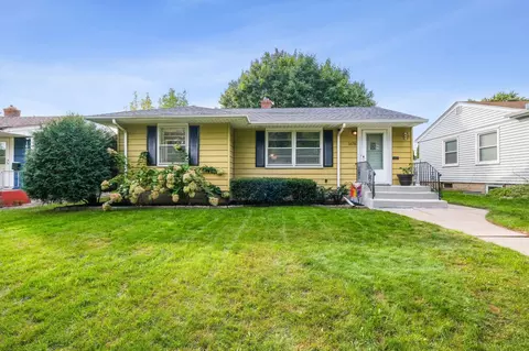 1676 Montana Ave E, Saint Paul, MN 55106