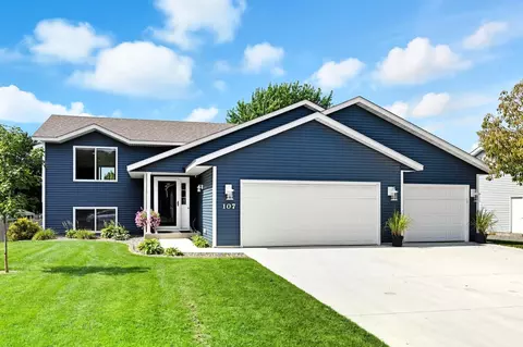 107 Century Ln, Silver Lake, MN 55381