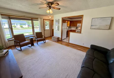 Living - 816 Irene Ave SE, Willmar, MN 56201 photo 2 of 3
