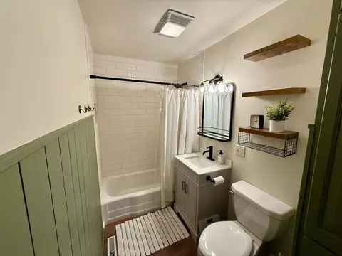 Bath - 816 Irene Ave SE, Willmar, MN 56201 photo 1 of 1