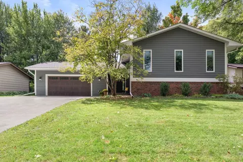 520 River Hills Dr, River Falls, WI 54022