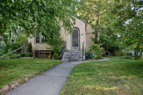 2712 E Minnehaha Pkwy, Minneapolis, MN 55406