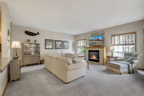 6811 Pine Crest Trl S, Cottage Grove, MN 55016