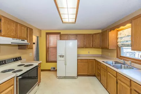 Kitchen - 220 N 3rd St, Brainerd, MN 56401 photo 3 of 4