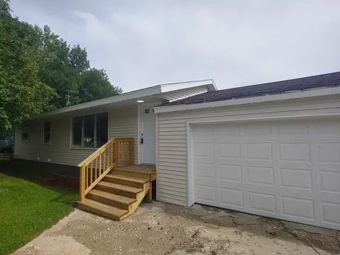 100 2nd St NE, Hallock, MN 56728