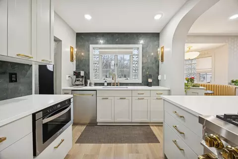 Kitchen - 630 Riverside Dr SE, Saint Cloud, MN 56304 photo 5 of 8