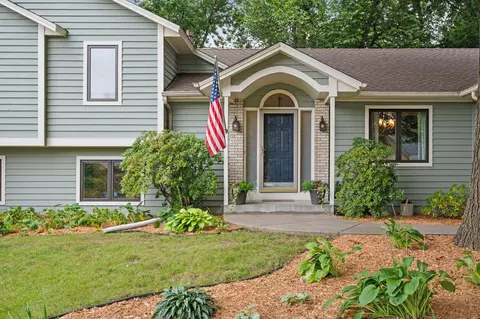 5435 Riverwood Ln, Savage, MN 55378