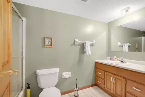 Bath - 1985 Cope Ave E, Maplewood, MN 55109 photo 3 of 3