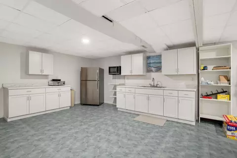Kitchen - 1985 Cope Ave E, Maplewood, MN 55109 photo 3 of 3