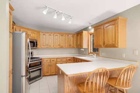 Kitchen - 1985 Cope Ave E, Maplewood, MN 55109 photo 2 of 3