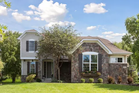 1732 Carriage Dr, Victoria, MN 55386