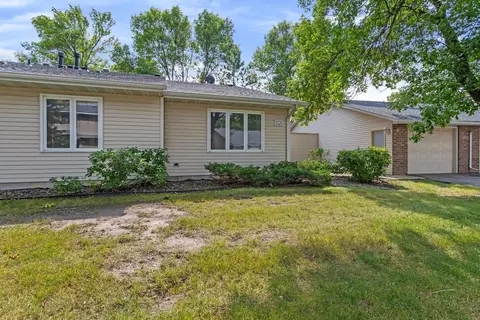 9326 Ranchview Ln N, Maple Grove, MN 55369