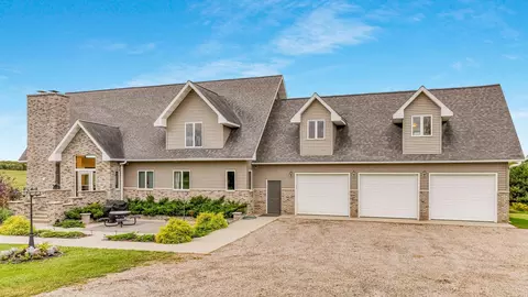8585 242nd Ave, New Auburn, WI 54757