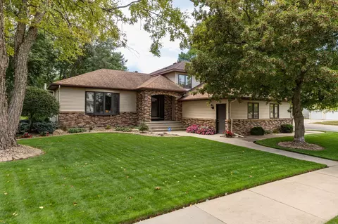 1620 Northern Valley Dr NE, Rochester, MN 55906