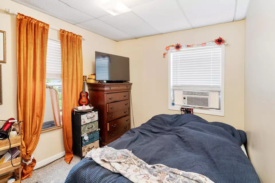 Bedroom - 1910 Greysolon Rd, Duluth, MN 55812 photo 1 of 5