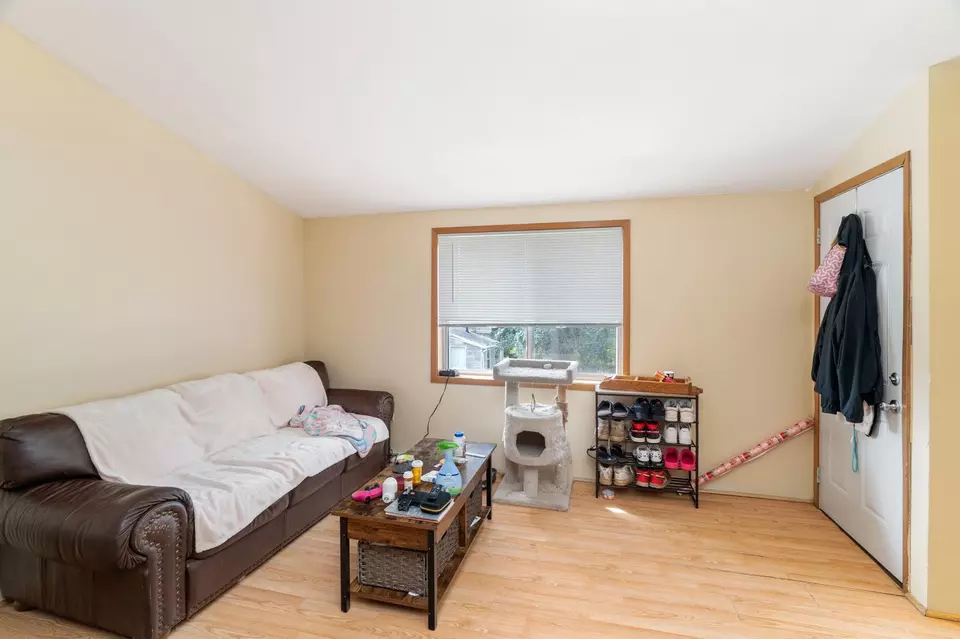 Living - 1910 Greysolon Rd, Duluth, MN 55812 photo 2 of 2