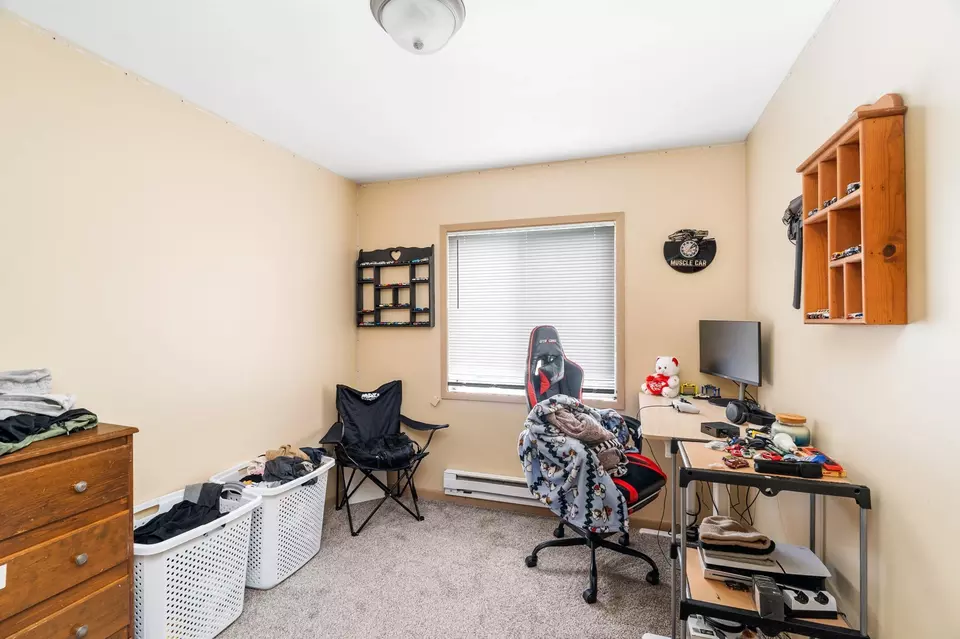 Bedroom - 1910 Greysolon Rd, Duluth, MN 55812 photo 4 of 5