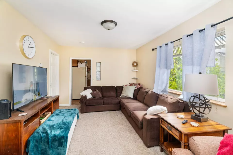 Living - 1910 Greysolon Rd, Duluth, MN 55812 photo 1 of 2