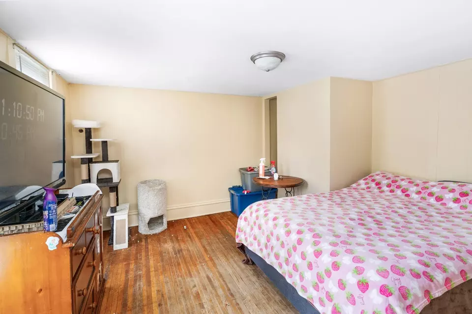 Bedroom - 1910 Greysolon Rd, Duluth, MN 55812 photo 5 of 5