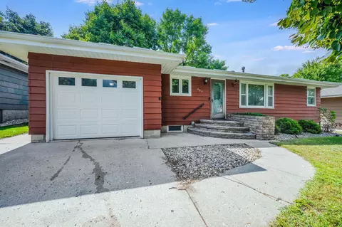 453 17th St, Windom, MN 56101