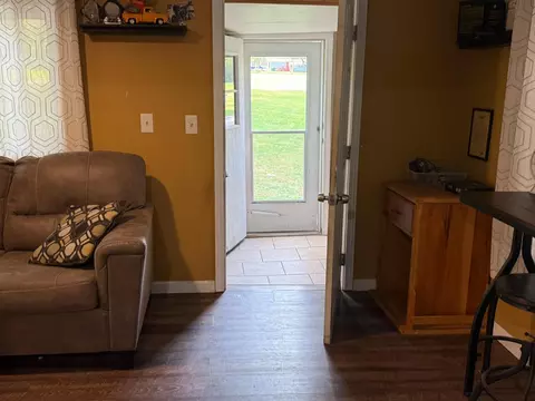 Entry Way - 513 E 11th St, Albert Lea, MN 56007 photo 1 of 1