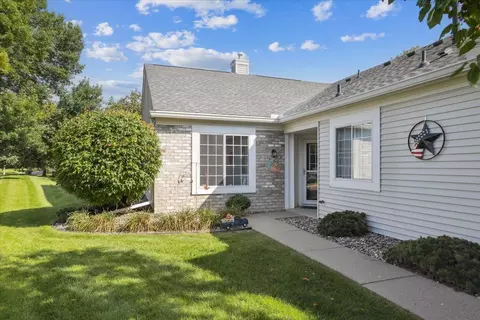 585 Markgrafs Lake Bay, Woodbury, MN 55129