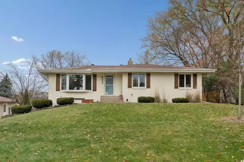 635 Ivy Falls Ave, Mendota Heights, MN 55118