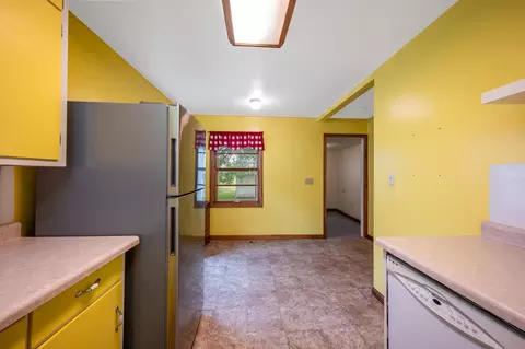 Kitchen - 1445 11th Ave, Windom, MN 56101 photo 4 of 4
