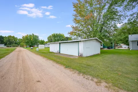 Exterior - 1445 11th Ave, Windom, MN 56101 photo 4 of 4