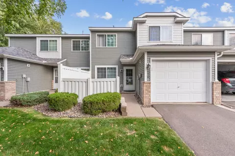 2056 Gresham Ave N, Oakdale, MN 55128