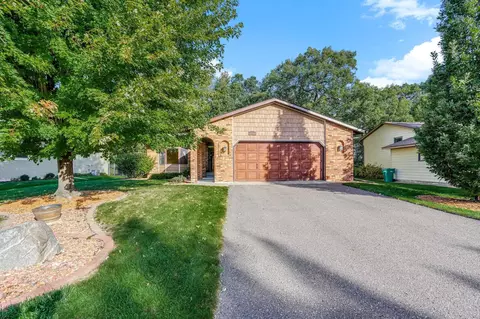 7454 Upper 24th St N, Oakdale, MN 55128