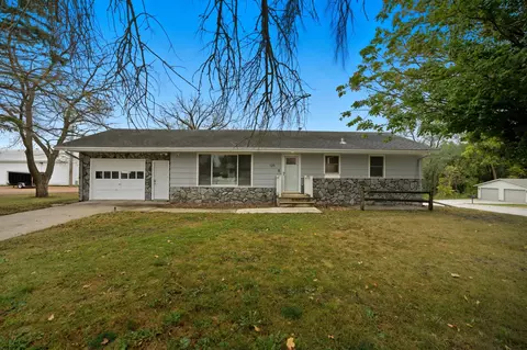 125 W Raven St, Belle Plaine, MN 56011