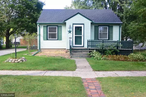 1421 14th St E, Glencoe, MN 55336