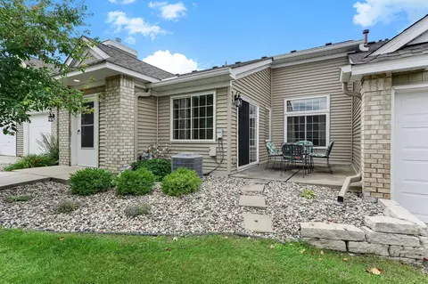 537 Mission Hills Dr, Chanhassen, MN 55317