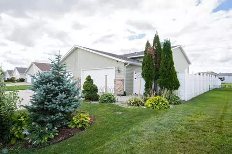 5256 48th Ave S, Fargo, ND 58104