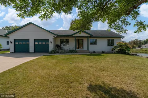101 Wickfield Dr, Mankato, MN 56001