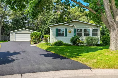 9842 Hayward Ave S, Cottage Grove, MN 55016