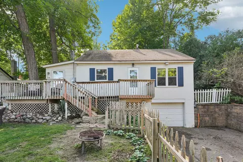 2515 W Medicine Lake Dr, Plymouth, MN 55441
