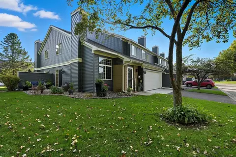 1825 Donegal Dr #1, Woodbury, MN 55125