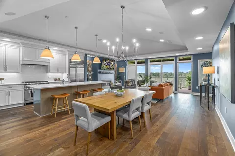 1 Hill Farm Rd #302, North Oaks, MN 55127