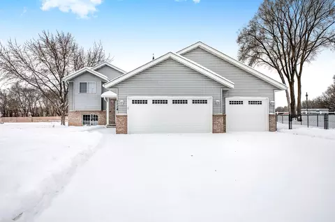 1114 Ashwood Ct, Waite Park, MN 56387
